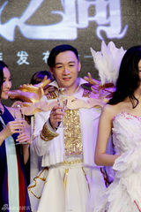 组图：时尚发布会莫小棋张晓龙等众星参加