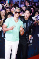 组图：朴有天李钟硕秀智等助阵《鸣梁》