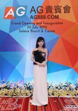 组图：周慧敏献唱《最爱》 不老玉女美丽动人