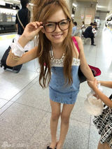 组图：日本9岁萝莉浓妆吓坏网友 似足32岁大妈