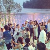 组图：王中磊补办婚礼 那英当伴娘宋丹丹抢花球