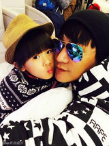 组图：陆毅贝儿新西兰秀潮范儿 表情长腿齐同步