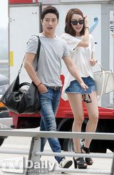 组图：苏怡贤印乔镇甜蜜现身 准夫妇难掩幸福