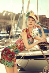 组图：金巧巧时尚写真 码头秀曼妙身姿