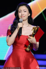 组图：崔永元牵谭晶玉手贴耳私聊 华晨宇献唱