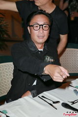 组图：郑中基明年开电影制作公司 钱都自己管