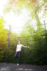 组图：马思纯文艺清新大片 素颜素衣清纯可人