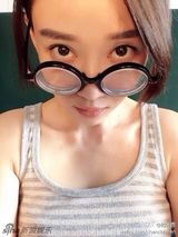 组图：34D好沉！陈乔恩变眼镜妹 网友赞胸好大