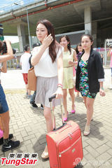 组图：逾六十女生参加港姐复试