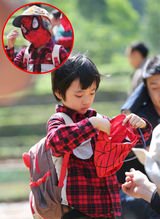 组图：中国大妈立功了！脸基尼走入国际时尚圈