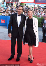 组图：威尼斯评审团主席迪斯普拉特携妻现身