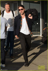 组图：罗伯特-帕丁森现身 黑超遮面帅气有型