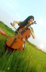 组图：欧阳娜娜大提琴写真优雅唯美