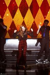 独家：少女时代TTS热辣献唱 下叉劈腿秀舞功