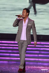 组图：谢霆锋出席电影版《下一个奇迹》首映