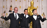 高清组图：奥斯卡后台获奖众星举金人光彩照人