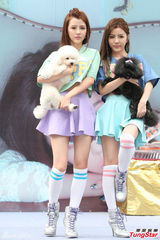 组图：BY2新专辑庆功钟爱肌肉男 露底拼人气