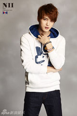 组图：JYJ闵孝琳携手拍时尚春装写真