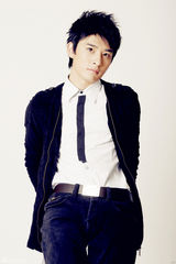 组图：宫正楠帅气时尚写真用镜头定格型男