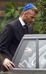 幻灯图集：贝克汉姆爷爷去世 辣妹葬礼上神似周星驰