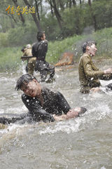 组图：《传奇英雄》今晚开播 战争情戏虐心