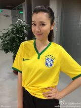 组图：央视美女主播穿谁球衣谁输被称乌贼