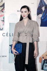 组图：王菲亮相品牌秀帅气十足 那英端庄典雅