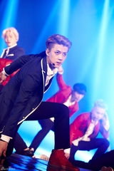 独家高清：EXO出道两年首开唱 11成员一夜长大