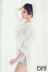 组图：T-ara智妍写真 紧身牛仔秀性感身材