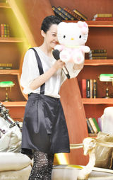 组图：许晴亮相《天天向上》 笑容甜美秀美颜