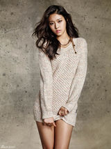 组图：姜河那AOA雪贤性感写真 秀翘臀长腿