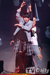 组图：防弹少年团开发布会 展现男性魅力