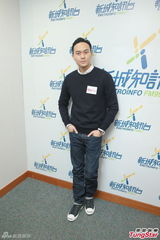 组图：张智霖个唱不加场 抱恙休息停操人鱼线