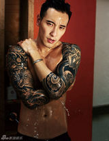 组图：王阳明最新写真曝光 赤裸上身秀健壮肌肉