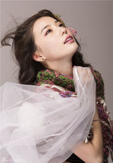 组图：鲍天琦身披薄纱柔美水嫩 化身复古小仙女