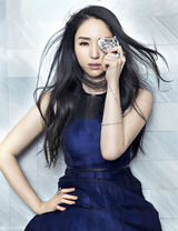 组图：董璇时尚大片长裙展女性魅力优雅