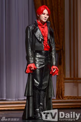 组图：JYJ金俊秀参演音乐剧 饰红发吸血鬼