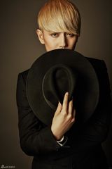 组图：赵泳鑫新歌组图曝光 转型绅士成熟风