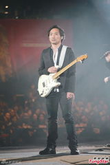 组图：张学友郑秀文等红馆开唱致敬张耀荣