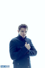 组图：“复联”鹰眼秀壮硕肌肉 大玩捆绑诱惑