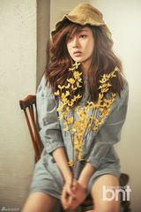 组图：韩星姜素拉拍写真 演绎清新冷艳魅惑