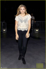 组图：超杀女邀小贝长子再约会 一同看演唱会