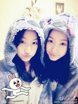 组图：复旦双胞胎姐妹花走红 清纯可爱电晕宅男