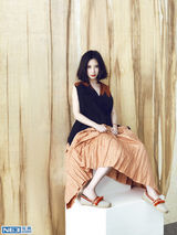 组图：熊乃瑾头发蓬松慵懒 写真极具文艺气质