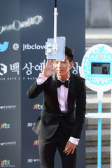 独家高清：又是一年百想红毯 众星云集争奇斗艳