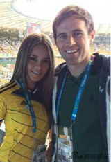 组图：哥伦比亚美艳记者抢镜 被评为世界杯女神