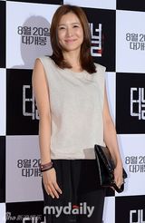 组图：韩星郑柔美出席首映 下衣失踪秀性感