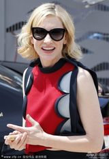 组图：布兰切特撑《驯龙高手2》 龙牙上衣超萌