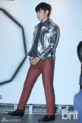 组图：崔智友被拍丑照 鼻孔朝天妆容惨白