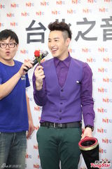 组图：潘玮柏发片撞世界杯 变魔术玩求婚